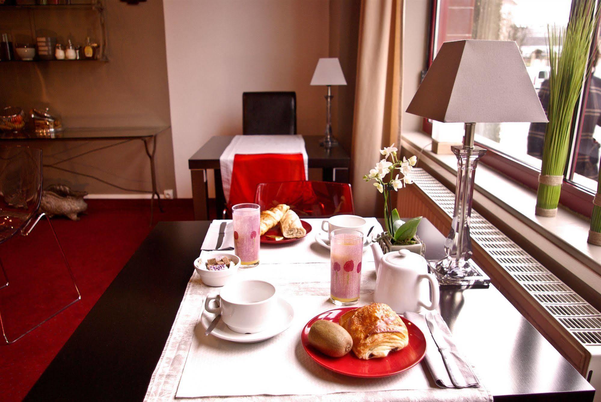 Charleville-Mézières Hotel Le Pelican מראה חיצוני תמונה